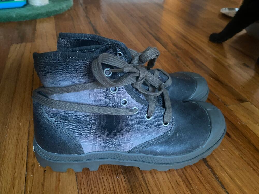 Excellent gray plaid Palladium boots womens 8